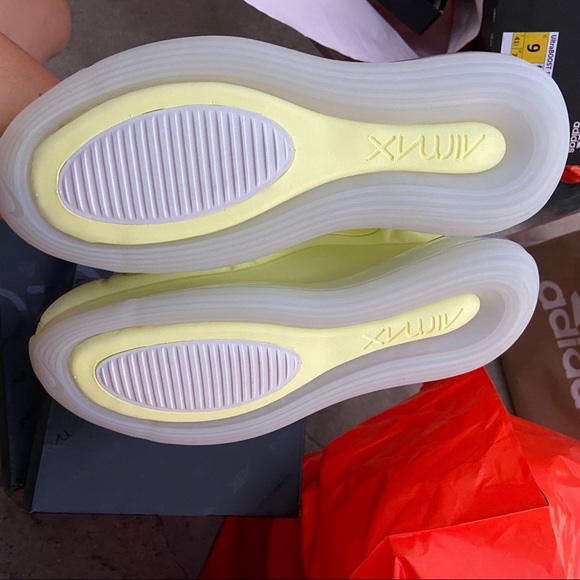 NIKE AUTHENTIC WOMENS AIR MAX 720 sz 8.5 NEW - Picture 5 of 6